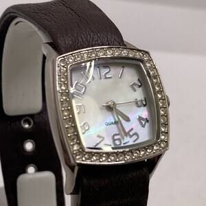 Womens Mop Dial Lamb Skin Leather Watch New Battery